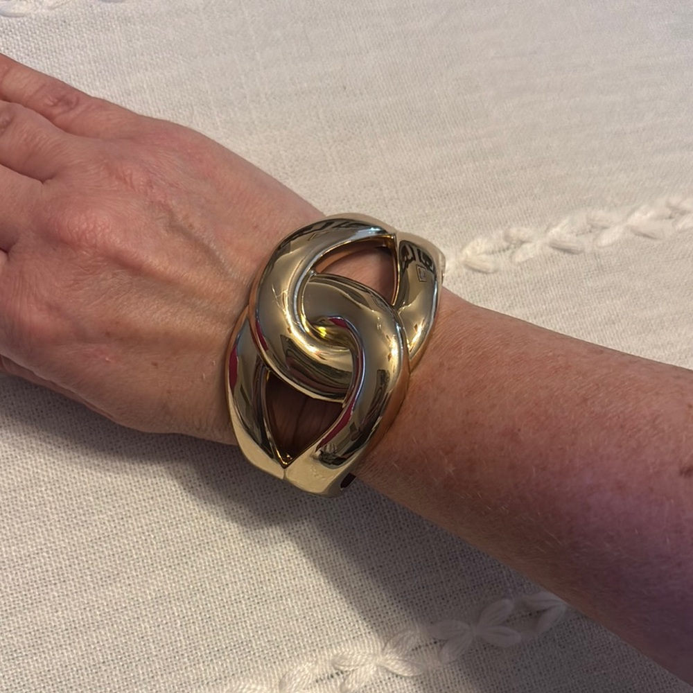 Chic Gold-Tone Bangle Bracelet NWOT